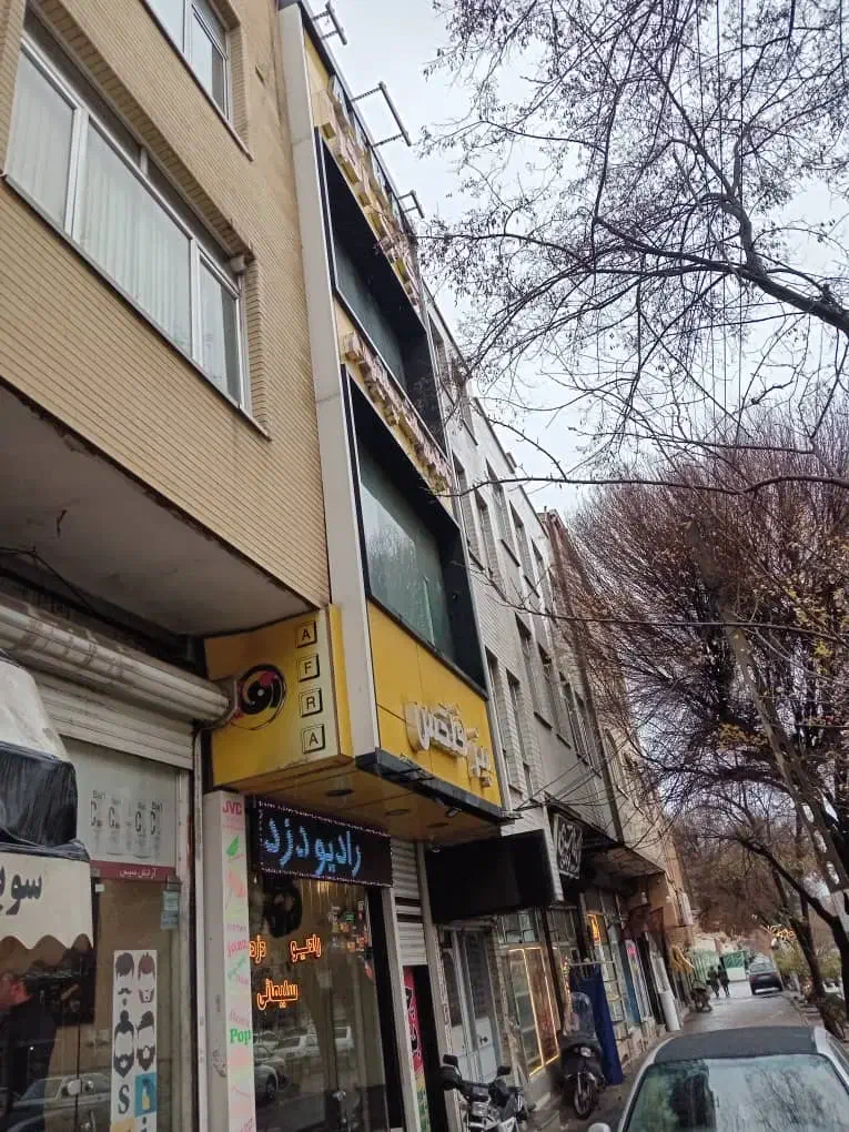 ملک تجاری با سند ششدانگ(ملکیت و سرقفلی)در۳طبقه|فروش دفتر کار، اتاق اداری، مطب|تبریز, |دیوار