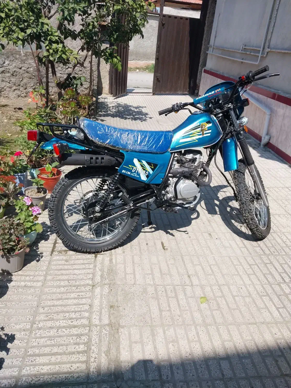 ۱۵۰ شهاب صفر خشک|موتورسیکلت|گلوگاه, |دیوار