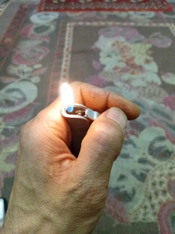 فندک ۴۵ساله|کلکسیون اشیاء عتیقه|ابریشم, |دیوار