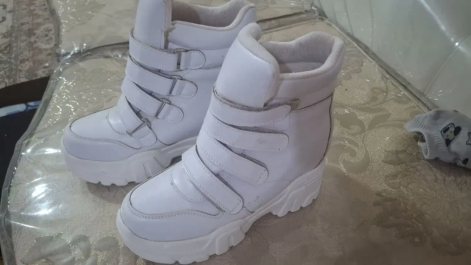 بوت زنانه|کیف، کفش، کمربند|صدرا-فارس, فاز ۲|دیوار