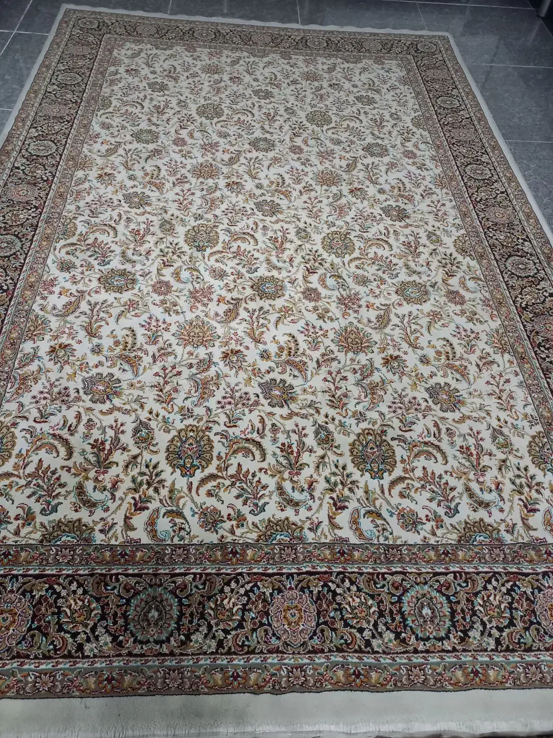 فرش ۴ متری|فرش|قم, چهل درخت|دیوار