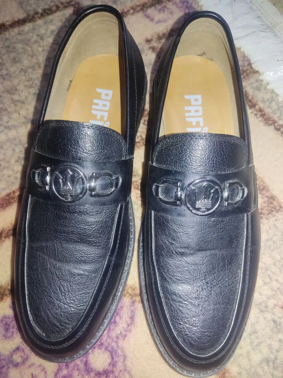 کفش|کیف، کفش، کمربند|شیراز, گچی|دیوار