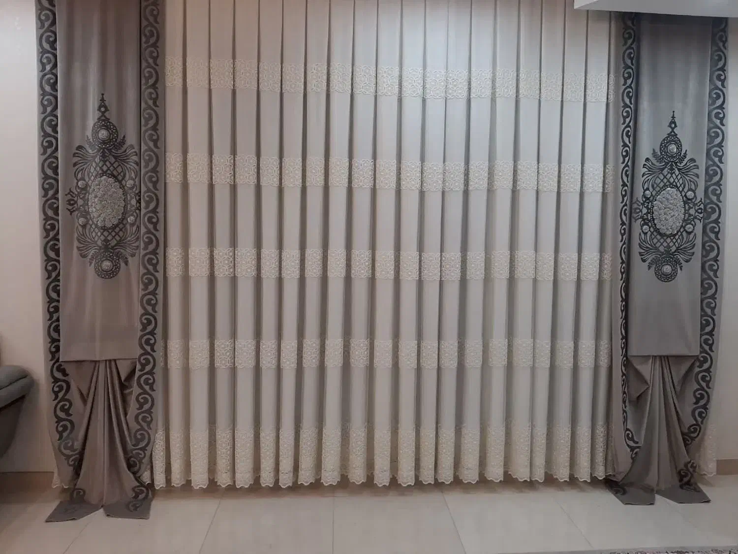 پرده|پرده، رانر، رومیزی|اشتهارد, |دیوار