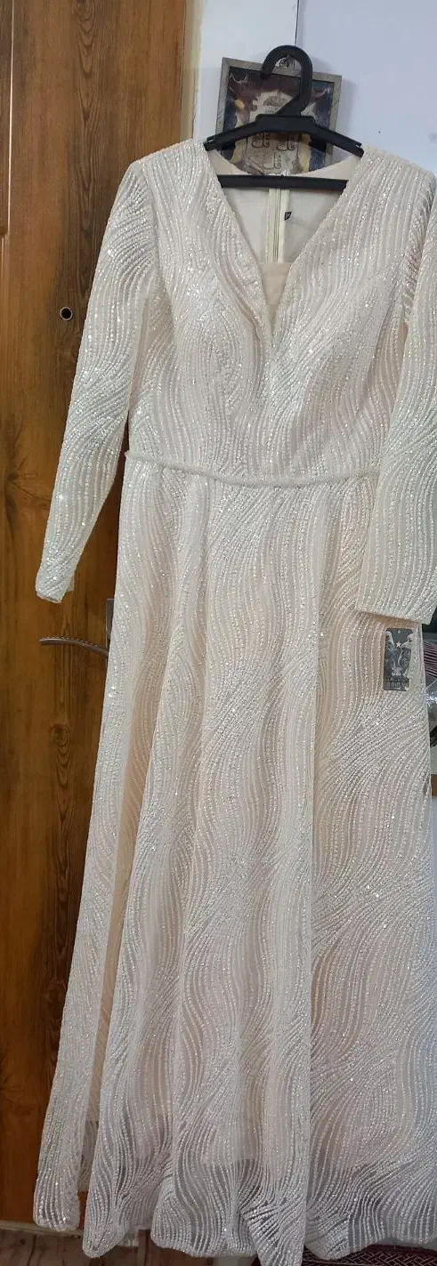 لباس مجلسی|لباس|قدس, شهر‌قدس|دیوار