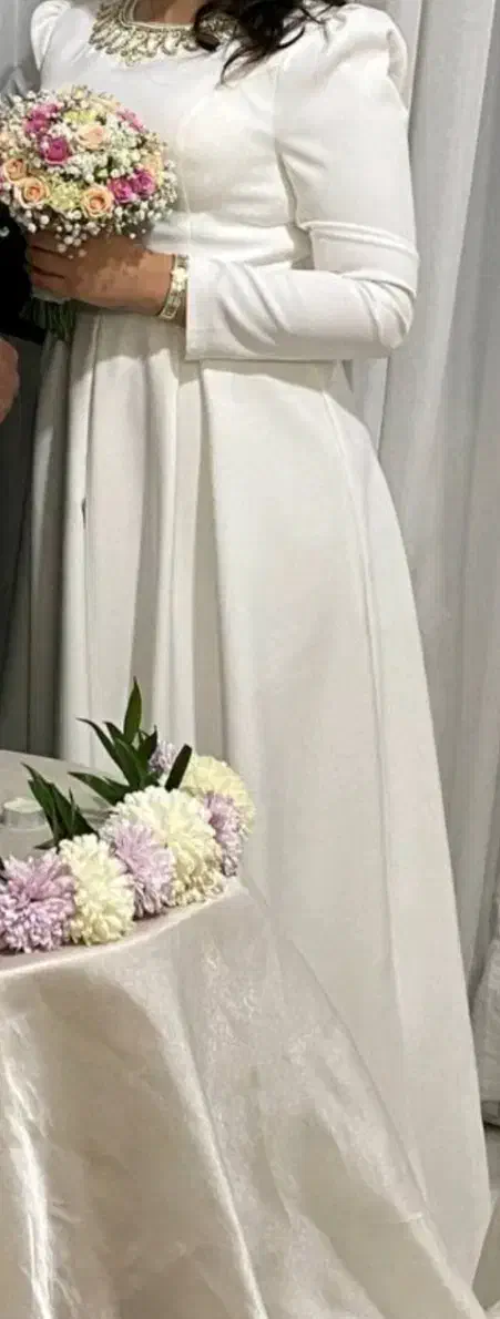 پیراهن مجلسی|لباس|بابل, |دیوار