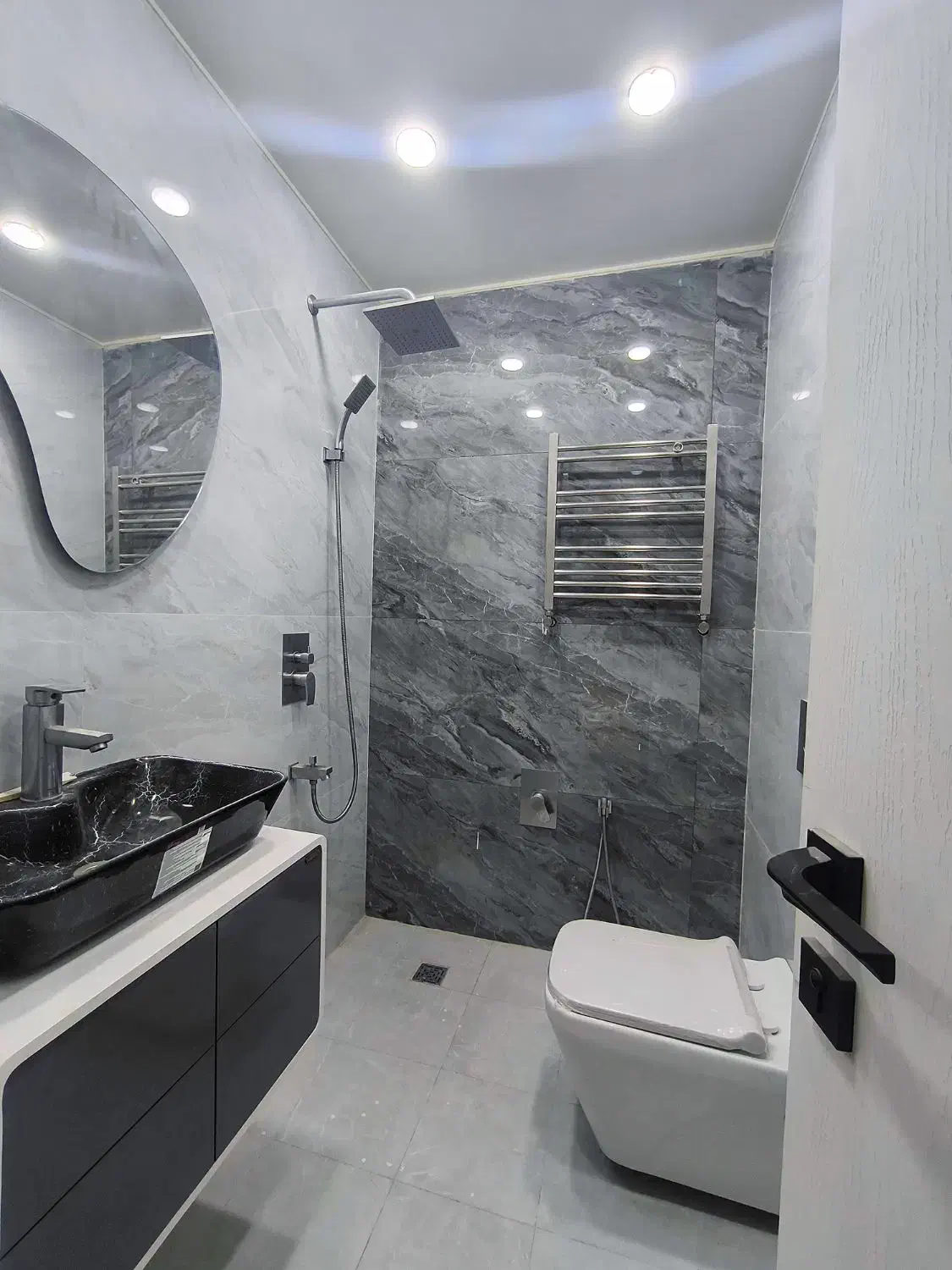 آپارتمان ۱۳۰ متر * شاهکار * «کلیدنخورده ' غرق نور»