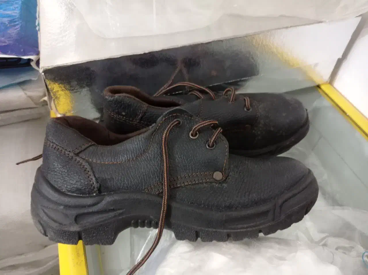 کفش کار|کیف، کفش، کمربند|اصفهان, بهارستان|دیوار