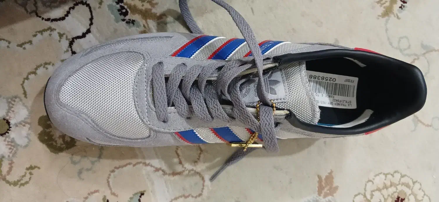 کتونی آدیداس اصلی|کیف، کفش، کمربند|ری, شهید غیوری (ابن باویه)|دیوار