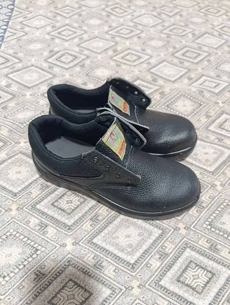 کفش ایمنی|کیف، کفش، کمربند|صفادشت, |دیوار