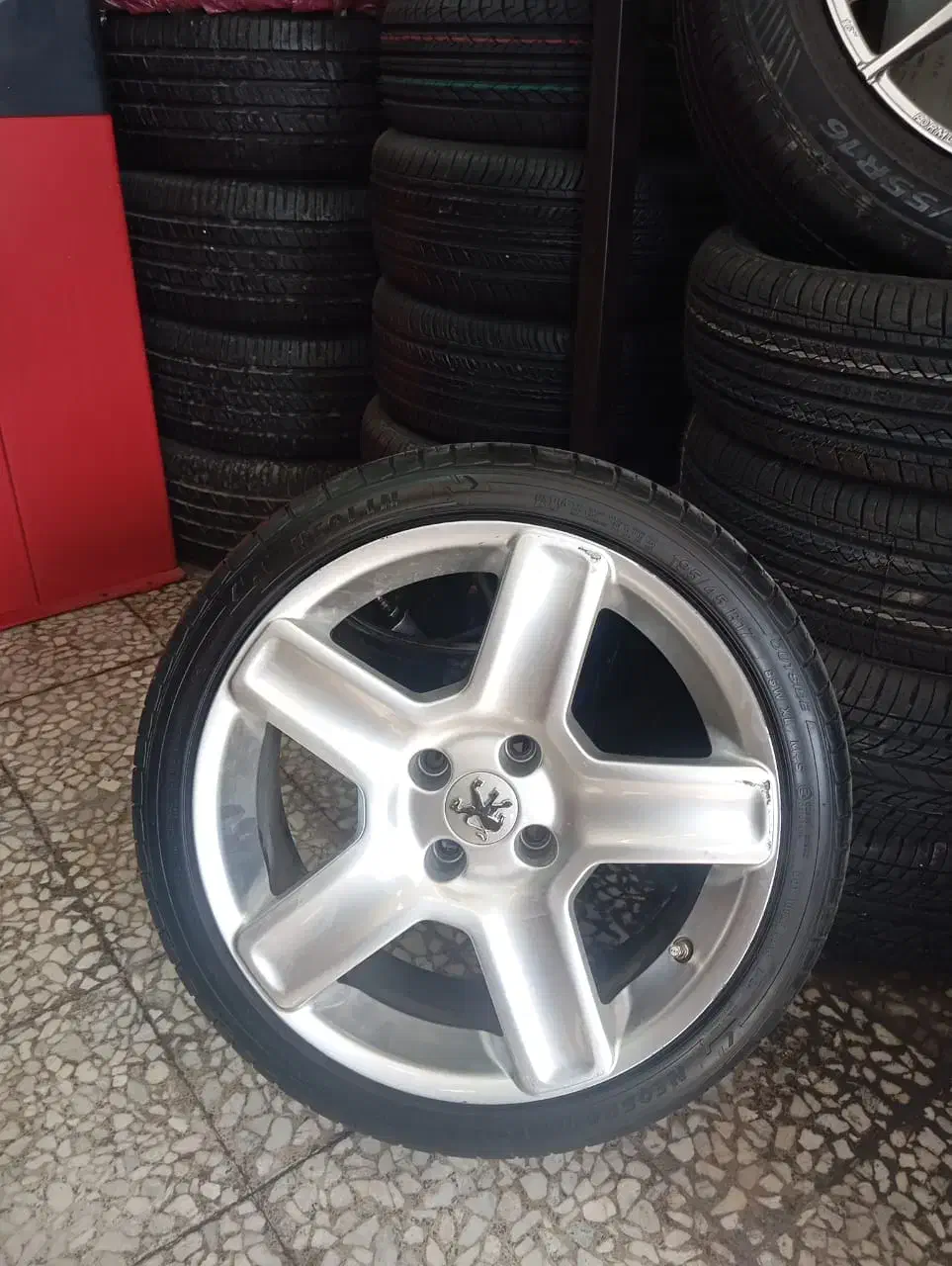 رینگ و لاستیک چلنجری ۱۷|قطعات یدکی و لوازم جانبی|اصفهان, جلالیه|دیوار