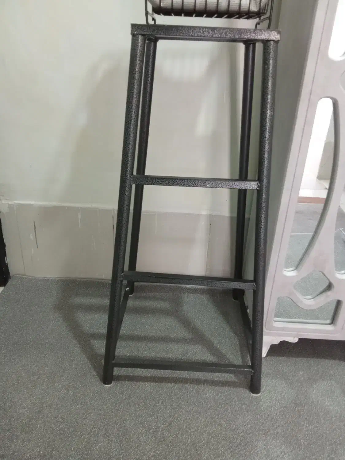 چهار پایه|صندلی و نیمکت|مریوان, |دیوار