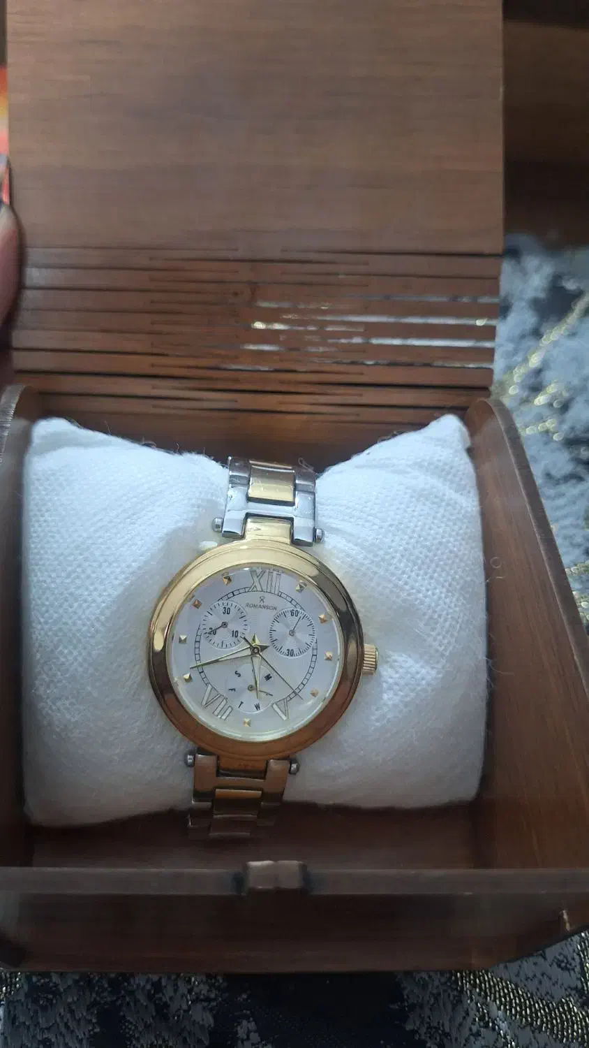 ساعت مچی نو|ساعت|شاهین‌شهر, شهرک گلدیس|دیوار