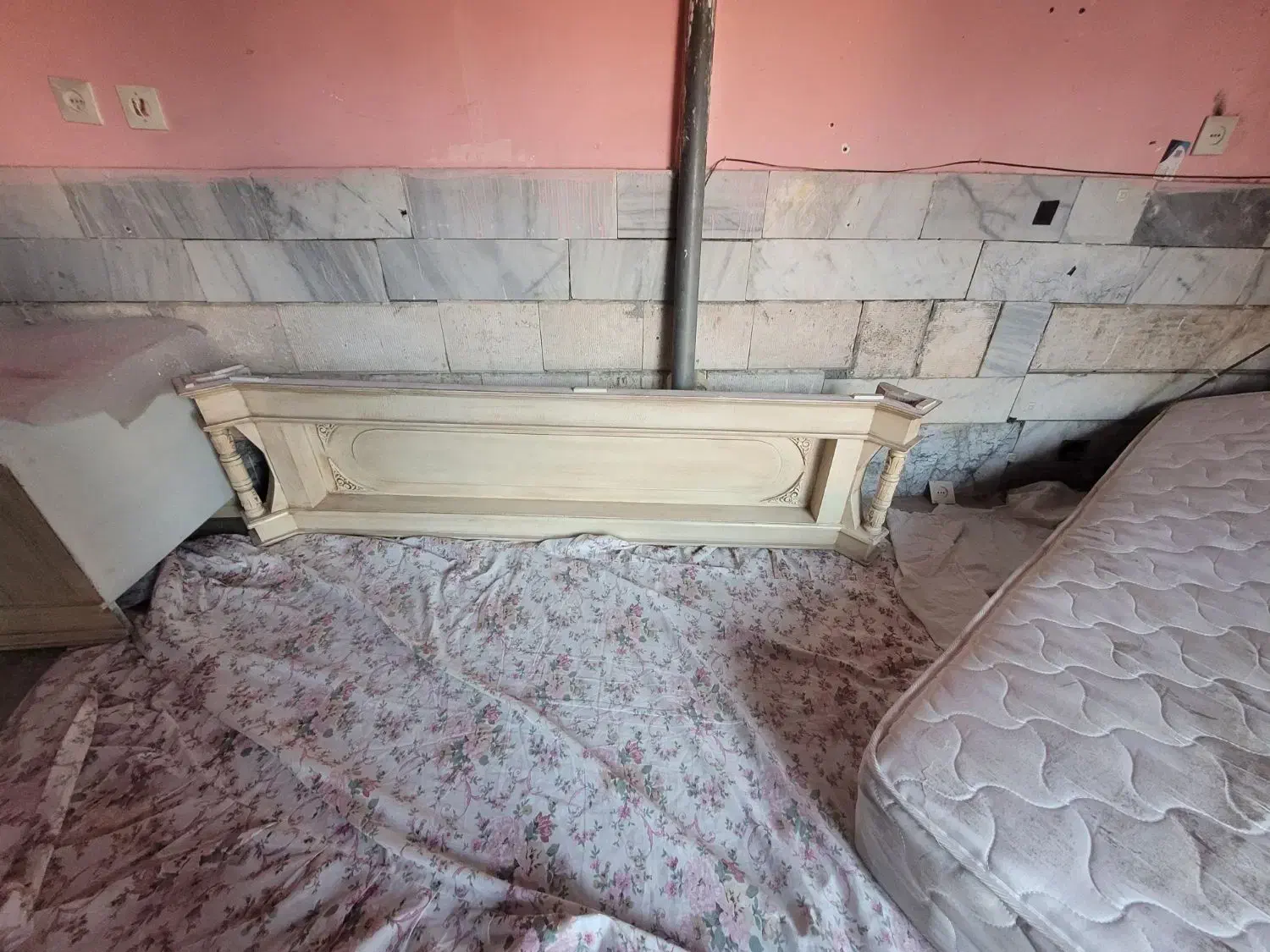 تخت دو نفره به همراه دو پاتختی|تخت و سرویس خواب|اراک, |دیوار