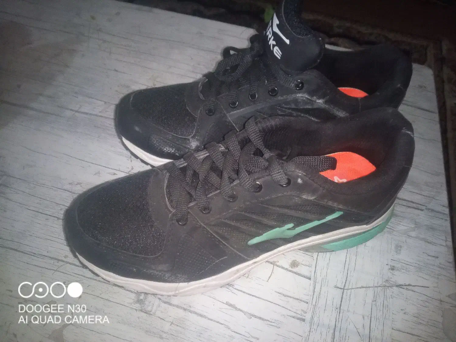 کفش نو|کیف، کفش، کمربند|خرمدره, |دیوار