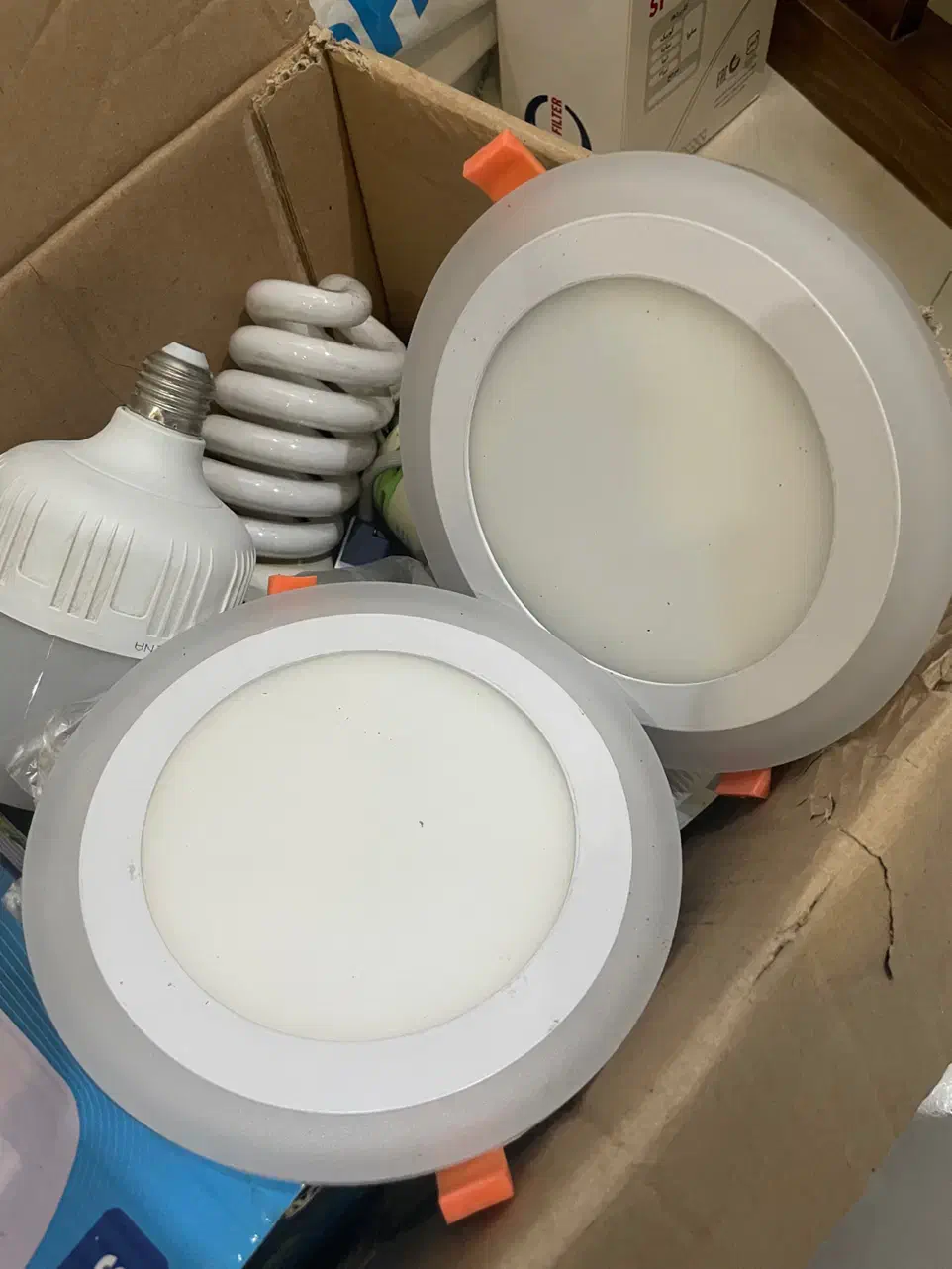 چراغ پایه دار و لامپ و هالوژن|لامپ و چراغ|اهواز, کمپلو شمالی|دیوار