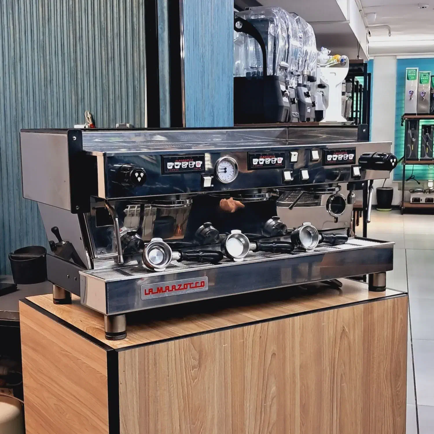 دستگاه اسپرسو ۳ گروپ لامارزاکو مدل Linea av 2014|کافی‌شاپ و رستوران|تهران, سازمان آب|دیوار