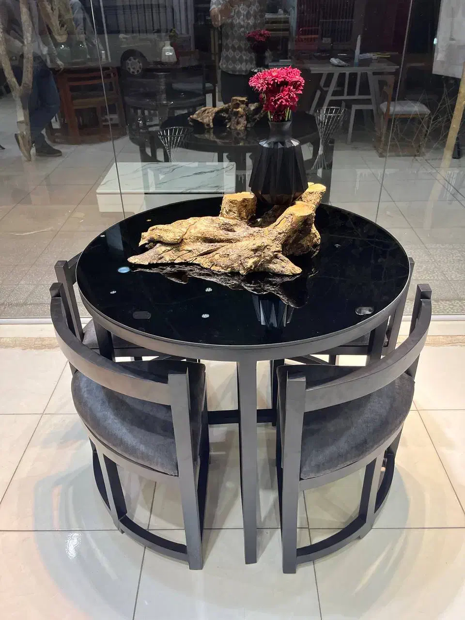 نهارخوری مدل ایفل|میز و صندلی غذاخوری|قم, شاه ابراهیم|دیوار