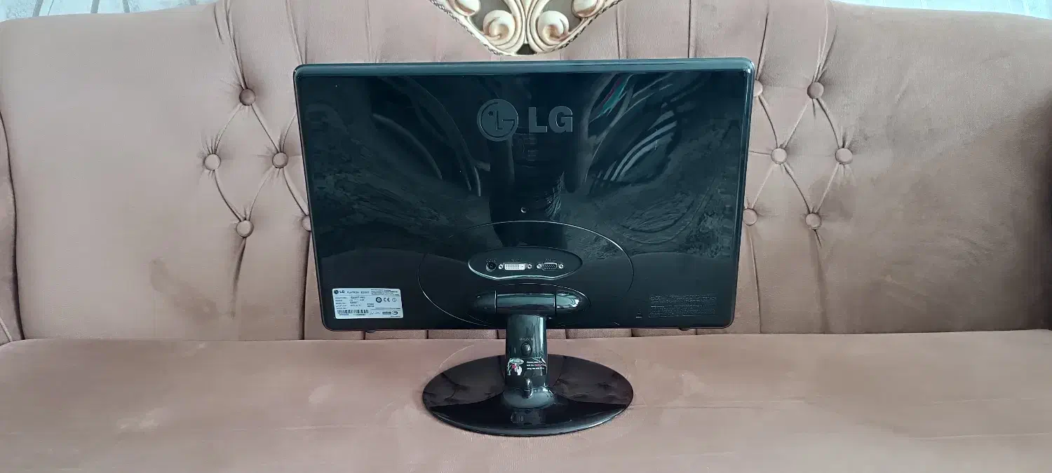 مانیتور LED ال جی ۲۰ اینچ Wide در حد نو|قطعات و لوازم جانبی رایانه|همدان, |دیوار
