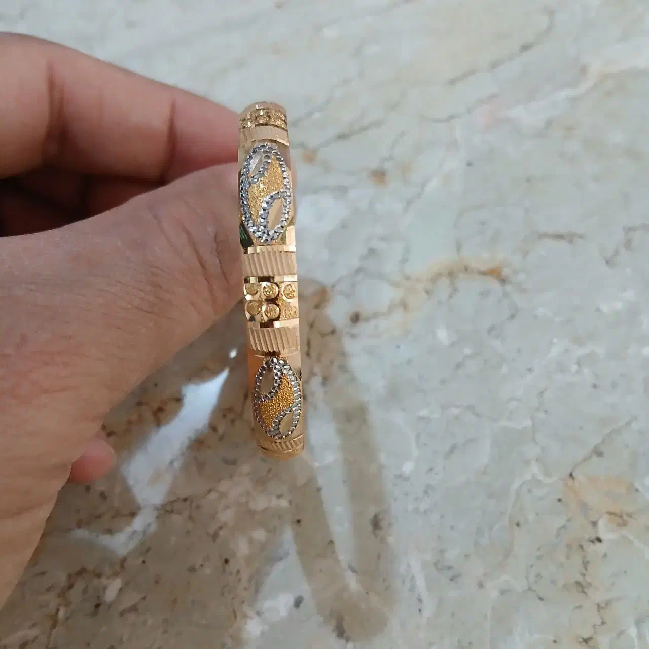 طلا نو هست|جواهرات|میبد, |دیوار