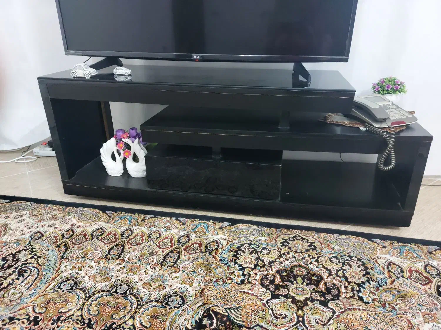 میز تلویزیون|میز تلویزیون|نیشابور, گمنام غربی|دیوار