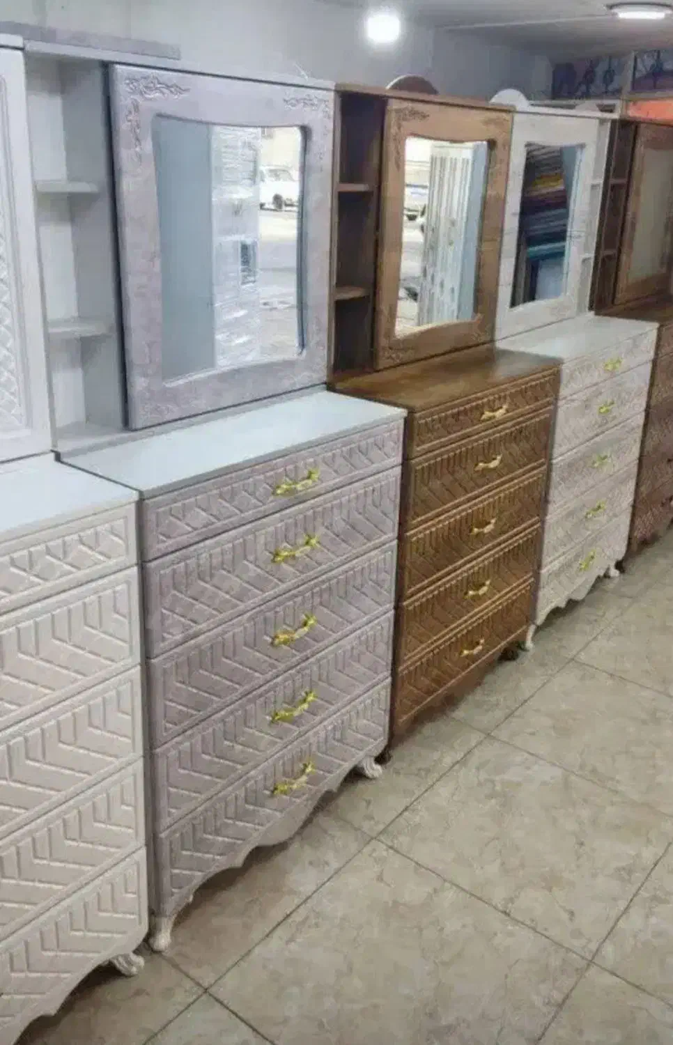 میز آرایش ریلی|تخت و سرویس خواب|قم, قلعه صدری|دیوار