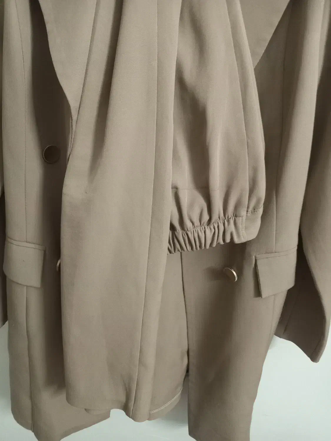 مانتوشلوار|لباس|مشهد, چهنو|دیوار