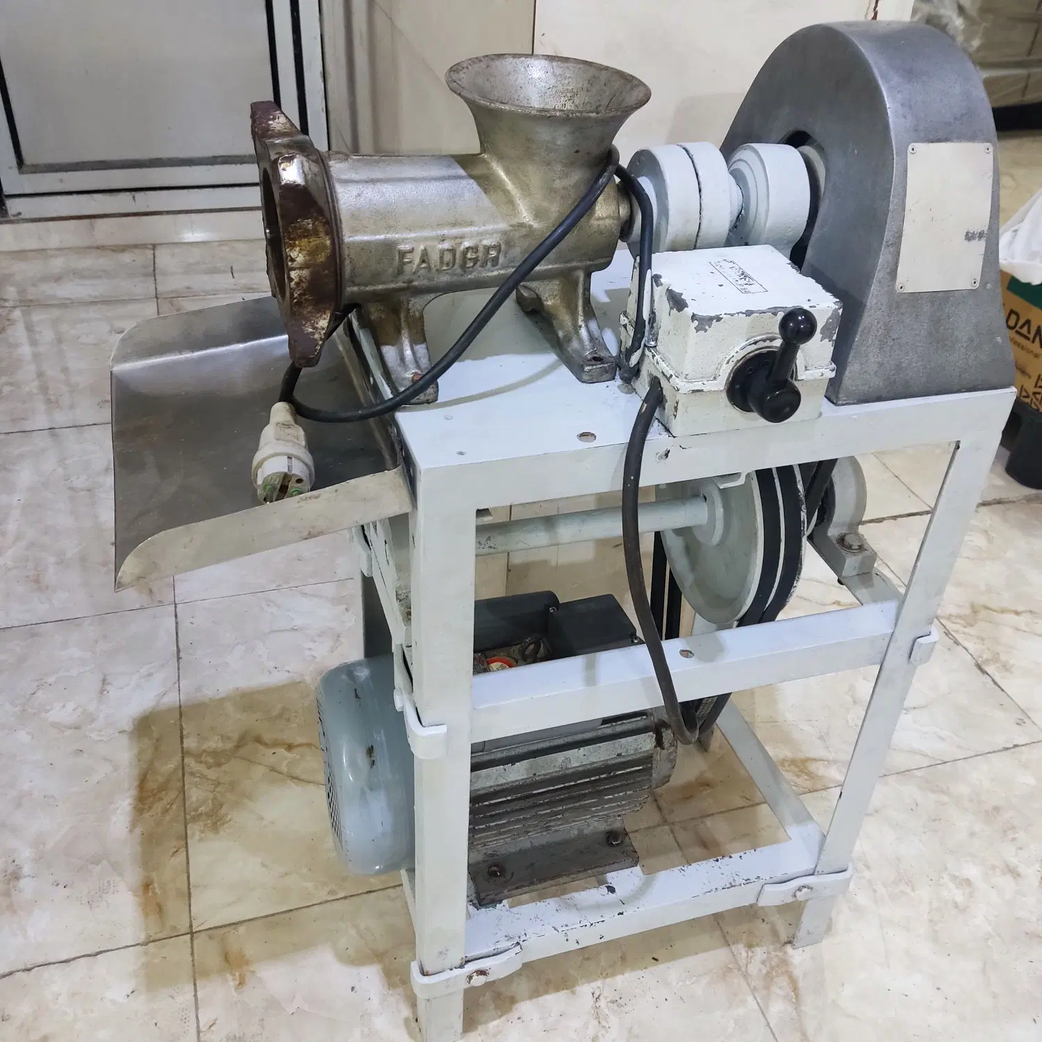 چرخ گوشت|ظروف پخت‌وپز|اندیمشک, |دیوار