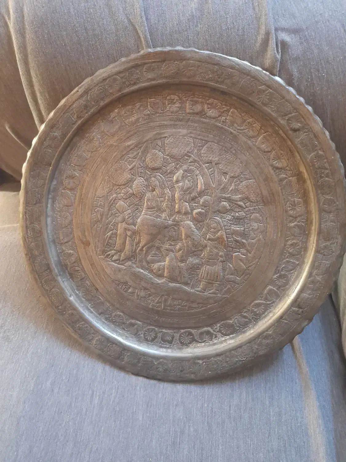 سینی مسی قدیمی|کلکسیون اشیاء عتیقه|باقرشهر, |دیوار