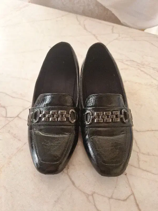 کفش|کیف، کفش، کمربند|طرقبه, |دیوار