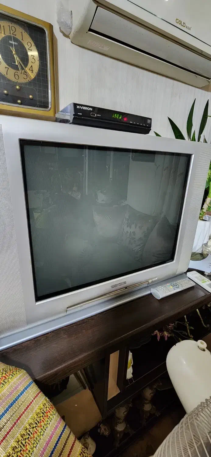 تلوزیون با میز کمد لباس و بوفه دکوری ۳عدد|بوفه، ویترین، کنسول|رشت, چمارسرا|دیوار