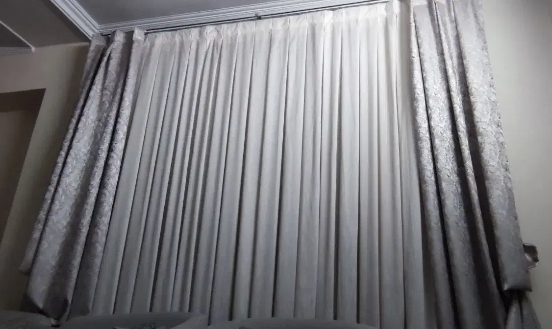 پرده پذیرایی سفید و طوسی (فروش فوری بعلت جابجایی)|پرده، رانر، رومیزی|تهران, تهرانسر مرکزی|دیوار