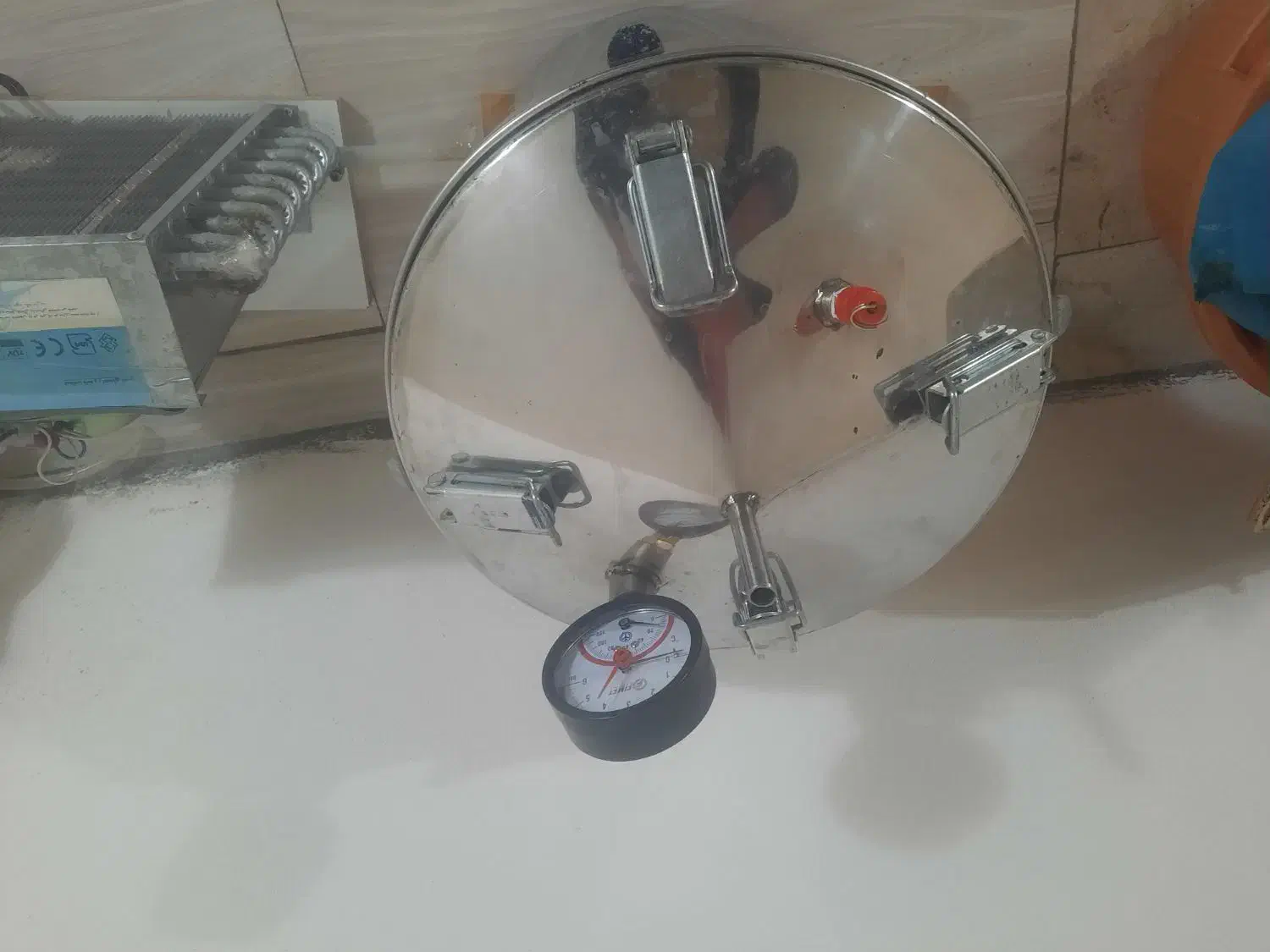 تقطیر گلاب گیر|ظروف پختوپز|حویق, |دیوار