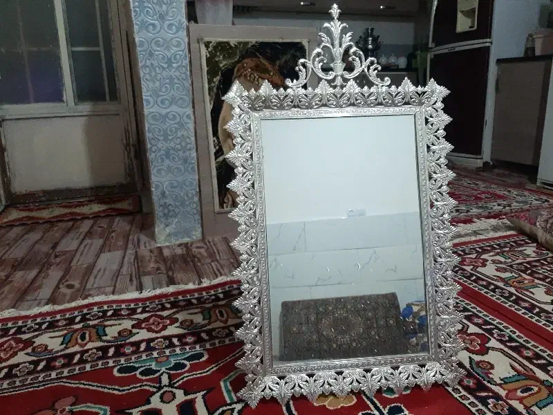 آیینه برنجی شیک|آینه|قم, قلعه کامکار|دیوار