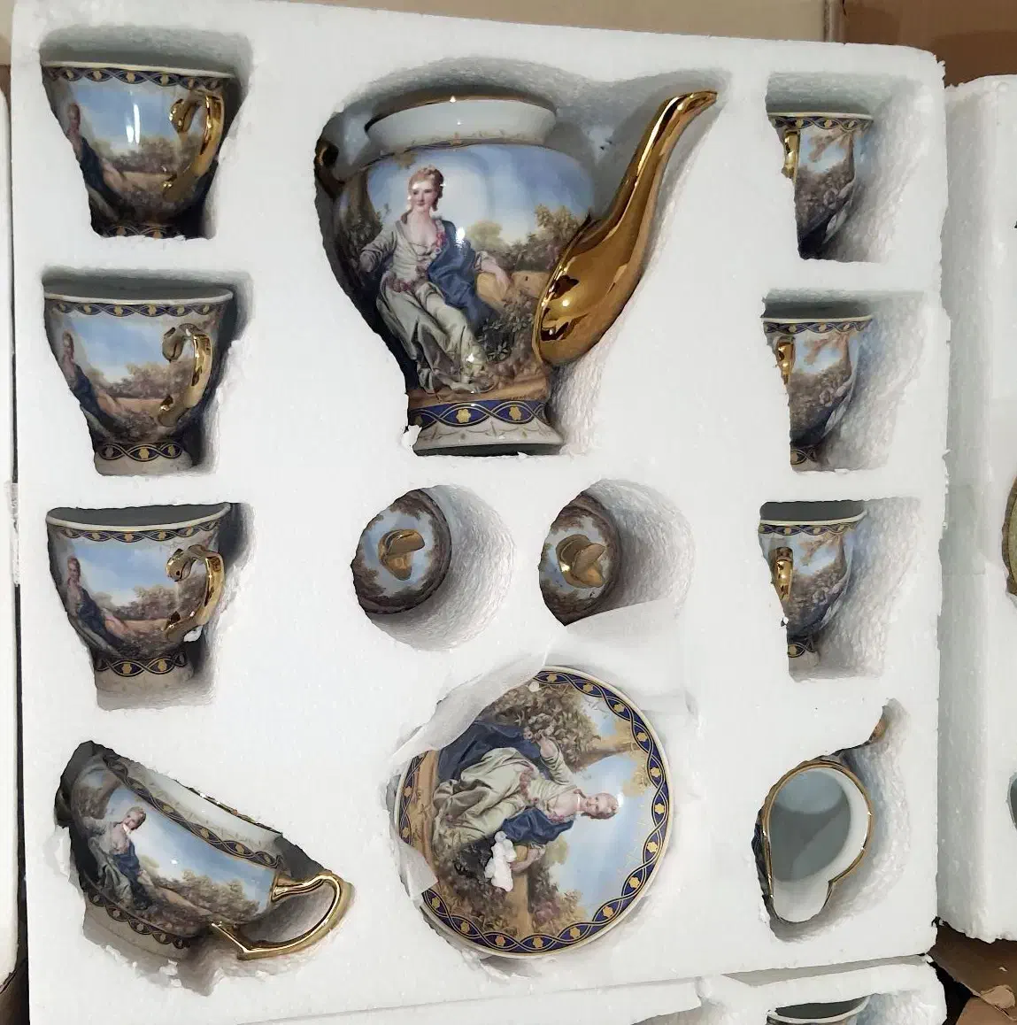 ست سرویس کامل چایخوری و بشقاب و پیاله آنتیک|ظروف سرو و پذیرایی|شیراز, اصلاح‌نژاد|دیوار