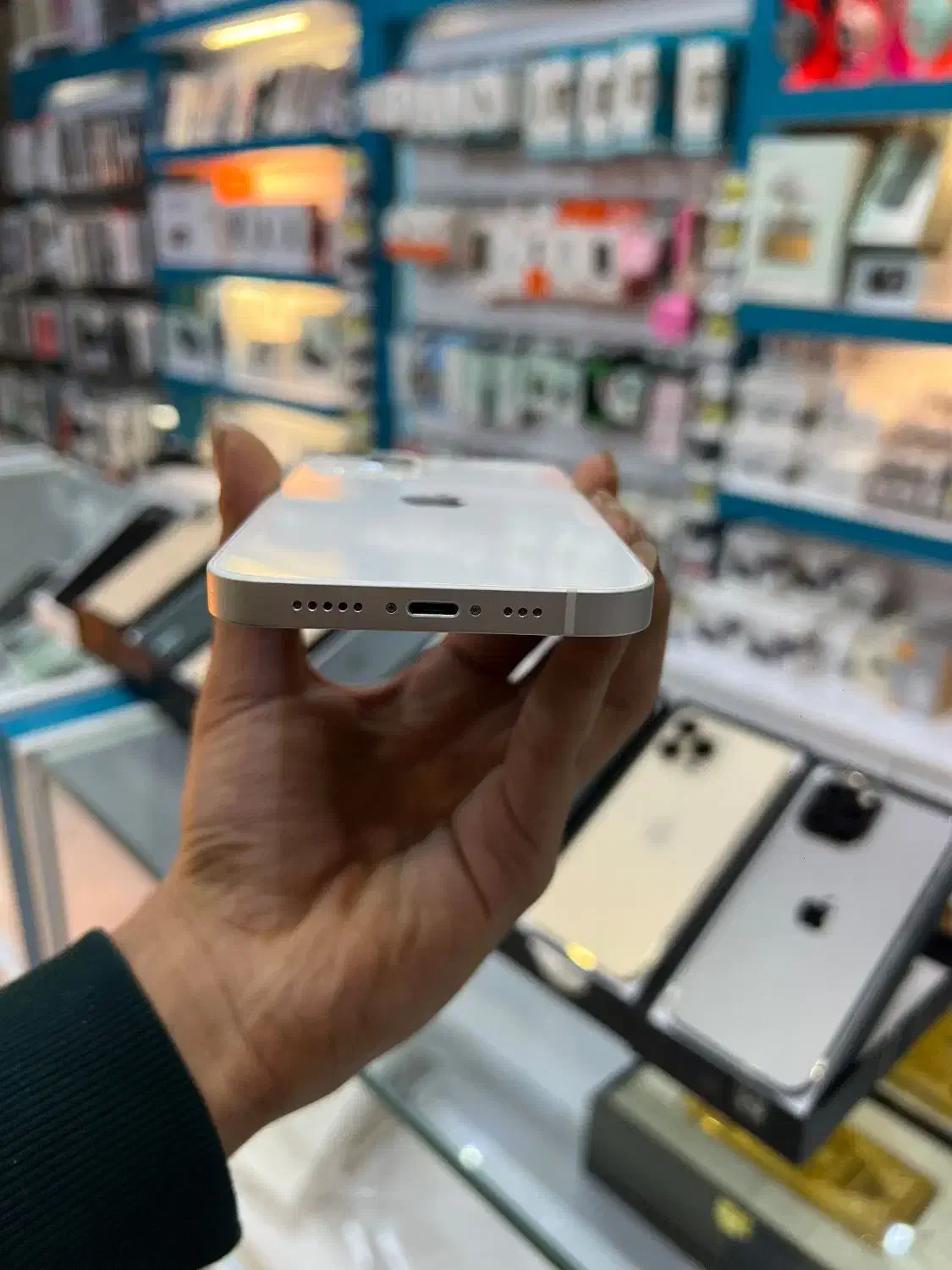 اپل iPhone 13 با حافظهٔ ۱۲۸ گیگابایت|موبایل|یزد, |دیوار