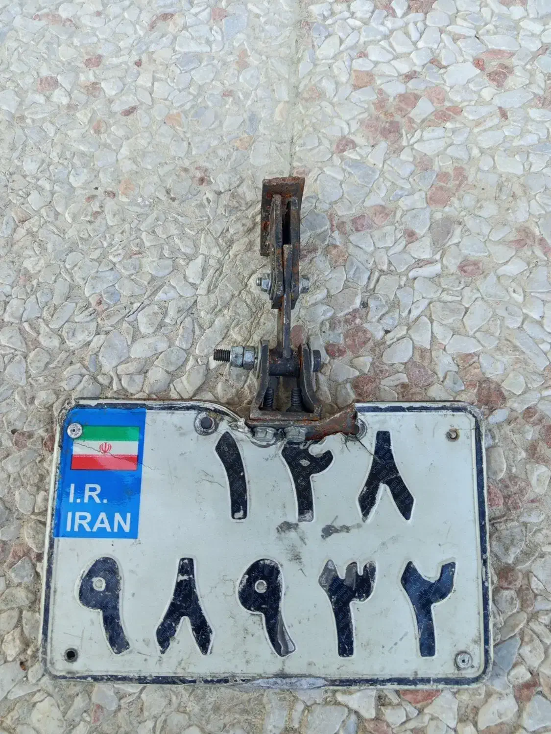 پلاک پیدا شده|اشیا|باقرشهر, |دیوار