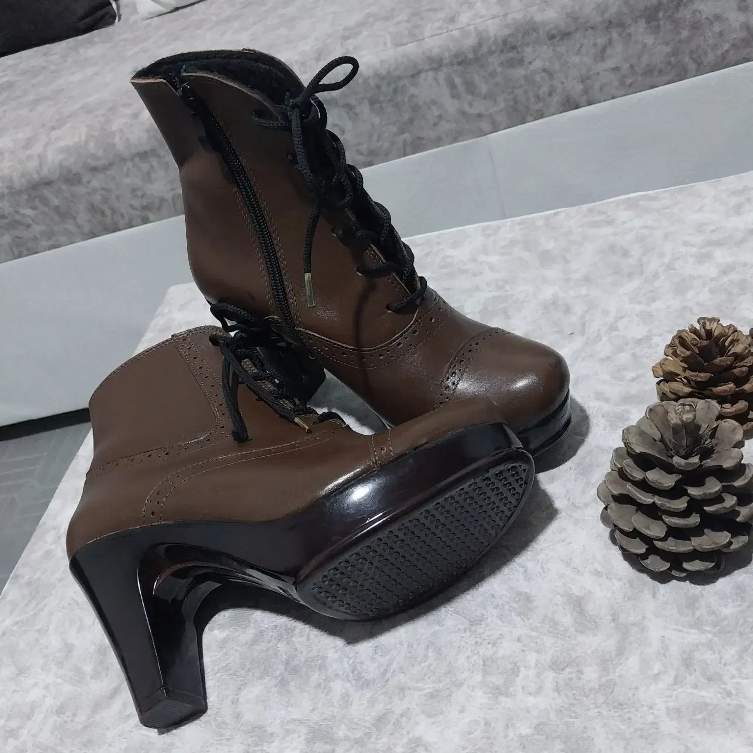 پوتین|کیف، کفش، کمربند|سنقر, |دیوار