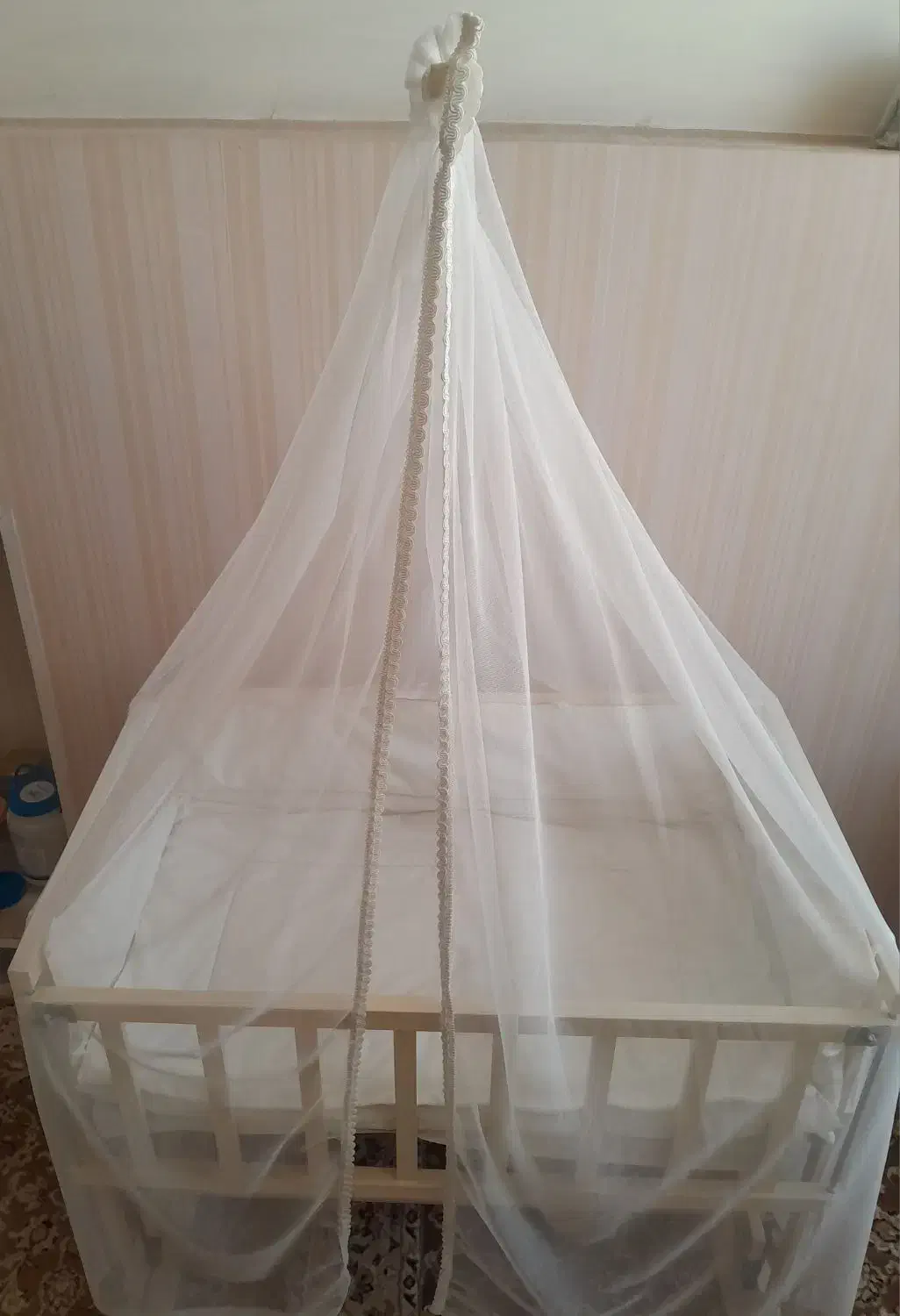 گهواره کنار تخت مادر|تخت و صندلی بچه|کاشان, پشت شهربانی|دیوار