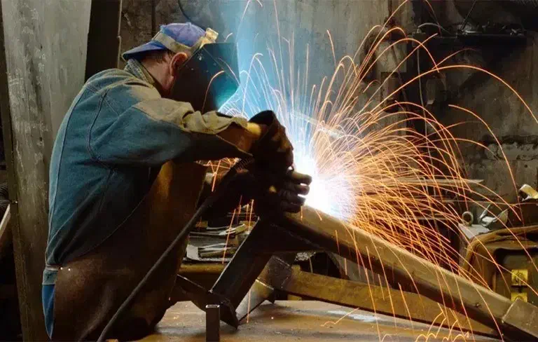 استخدام تراشکار و جوشکار|استخدام صنعتی، فنی، مهندسی|نمین, |دیوار