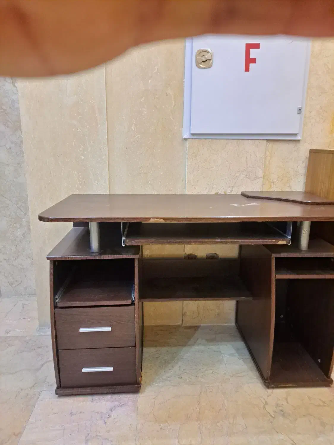 میز تحریر|میز تحریر و کامپیوتر|فردیس, منظریه|دیوار