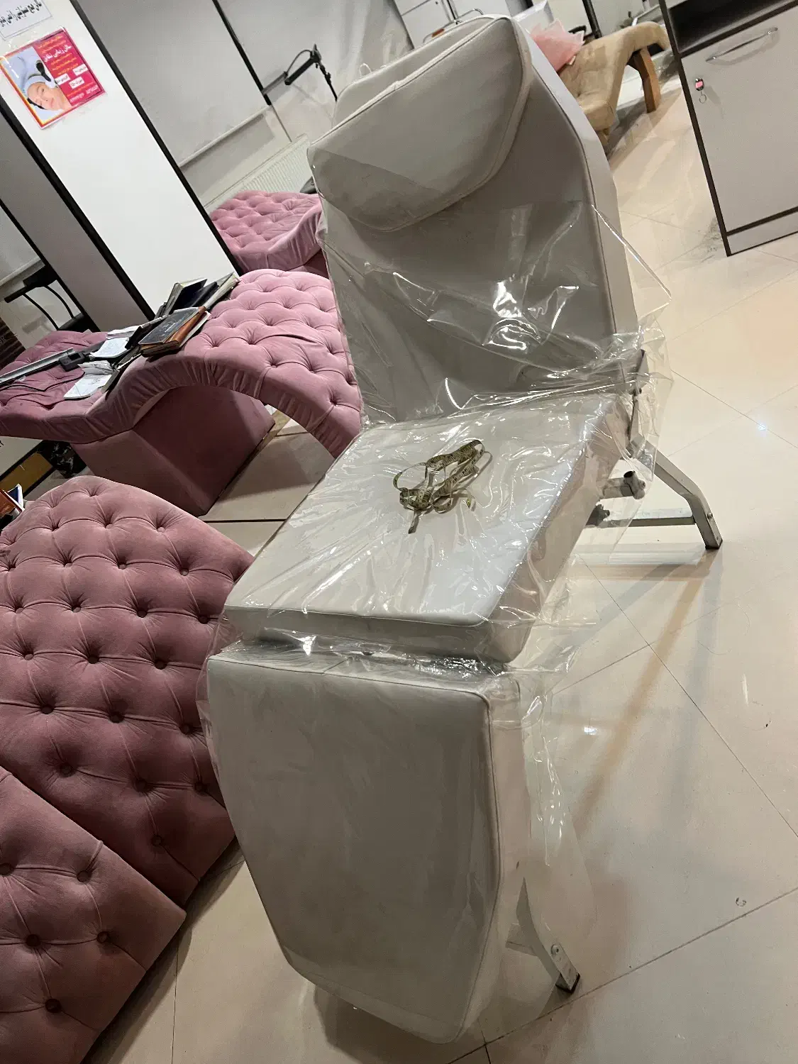 دو عدد تخت فوری به فروش میرسد|آرایشگاه و سالنهای زیبایی|تهران, شهرک ابوذر|دیوار