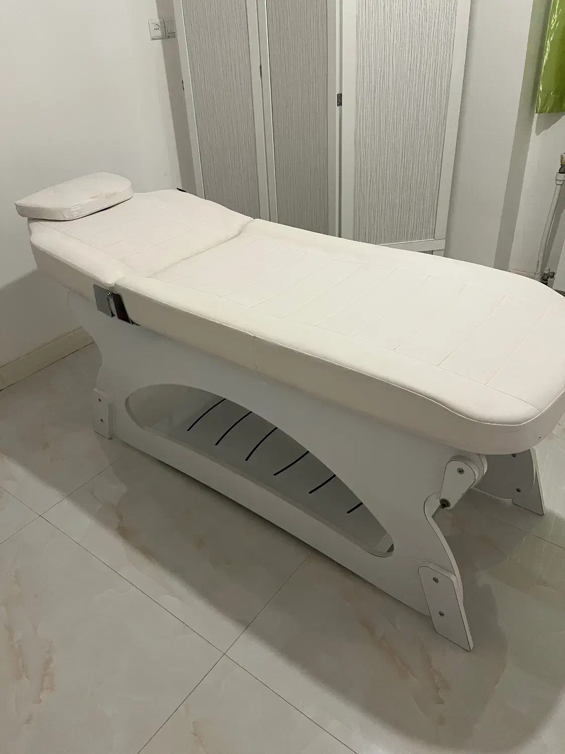 تخت ماساژ|آرایشگاه و سالن‌های زیبایی|آمل, |دیوار