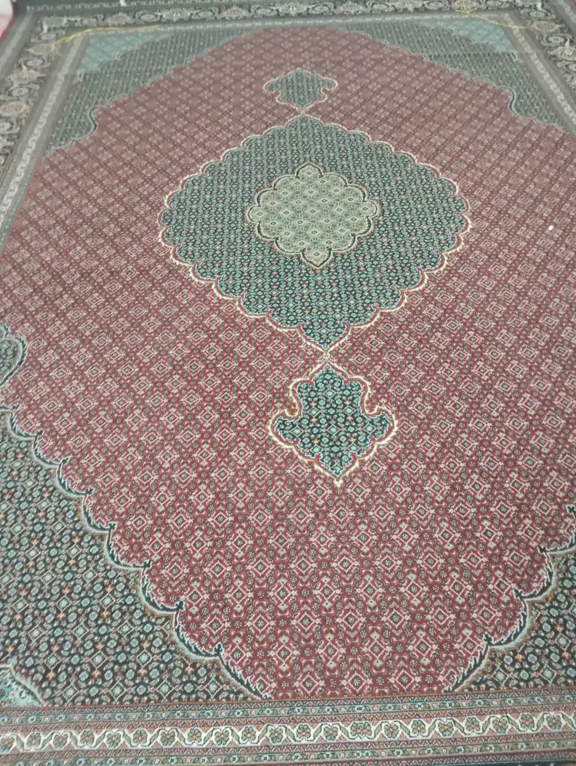 فرش 12متری طرح ریز ماهی در حد نو|فرش|بروجرد, |دیوار