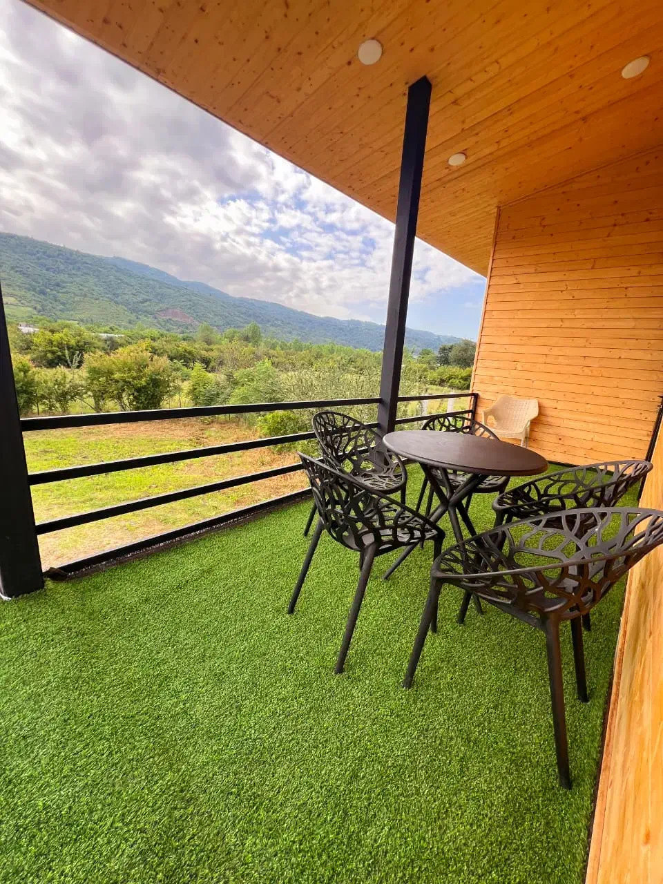 ویلا سوئیسی مدرن دوخواب|اجارهٔ کوتاهمدت ویلا و باغ|شاندرمن, |دیوار