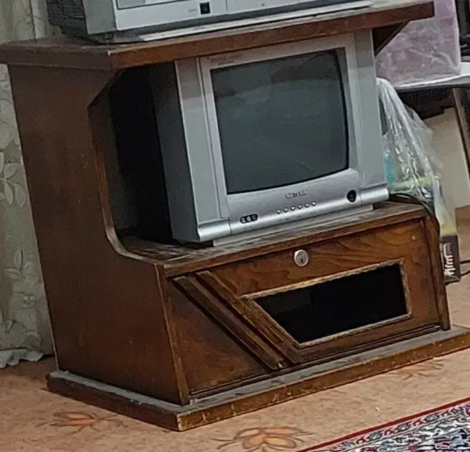 تلویزیون ۱۴ اینچ همراه با میز|تلویزیون و پروژکتور|جم, |دیوار