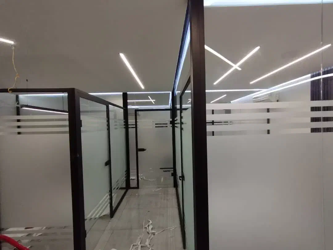 اجرای پارتیشن اداری سکوریت شیشه ای مات شو برقی|مصالح و تجهیزات ساختمان|تهران, صادقیه|دیوار