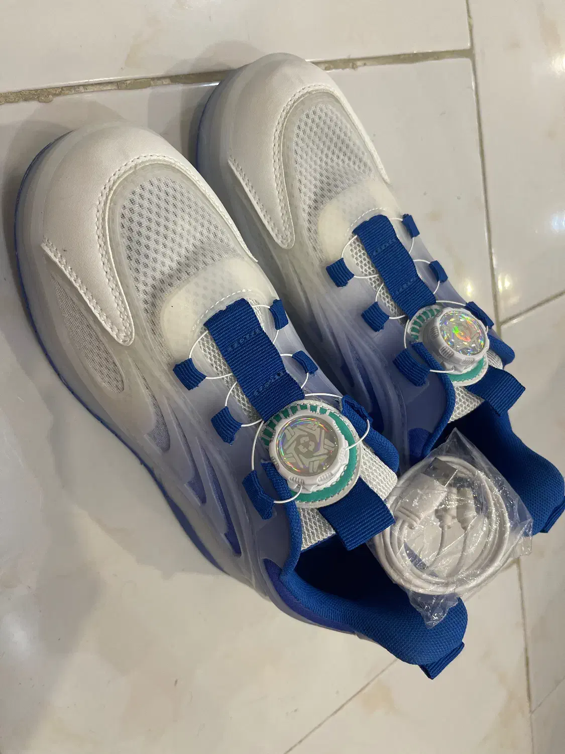 کتانی چرخدار اسکیتی چراغدار|دوچرخه، اسکیت، اسکوتر|رشت, توشیبا|دیوار