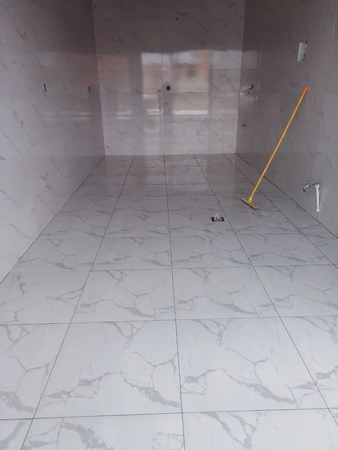 یک نفرشاگردکاشیکارنیازمندم|خدمات پیشه و مهارت|سقز, |دیوار