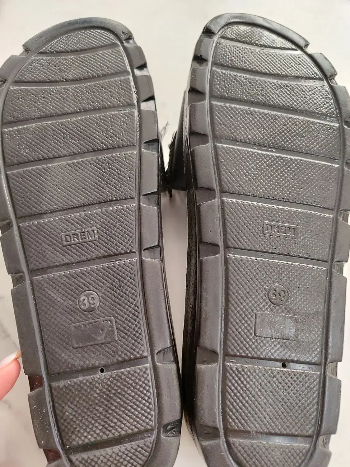 دمپایی|کیف، کفش، کمربند|زنجان, |دیوار