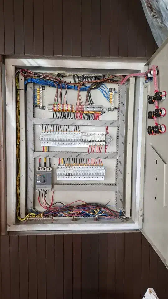 تاسیسات و خدمات برق کاری|خدمات پیشه و مهارت|کیش, |دیوار